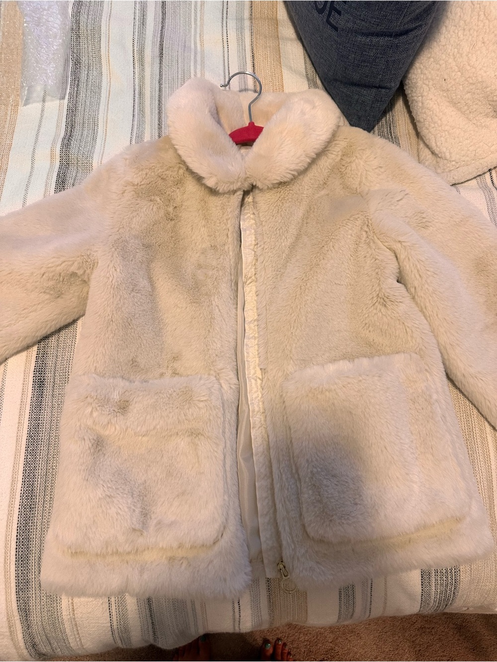 H&M girls faux fur coat. Size 6x-7